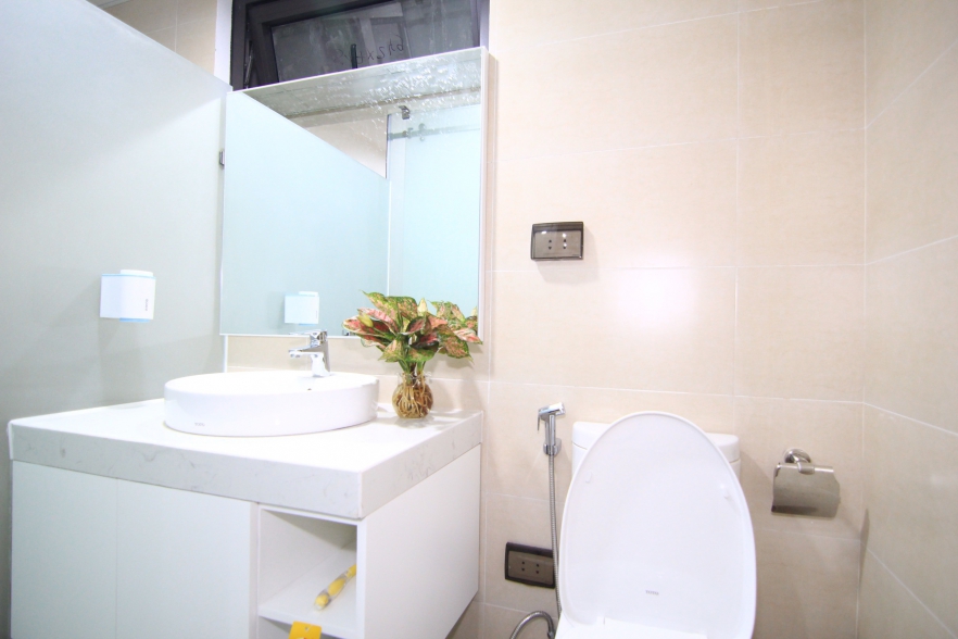 A brand-new two-bedroom apartment on Trung Hoa st, Cau Giay 